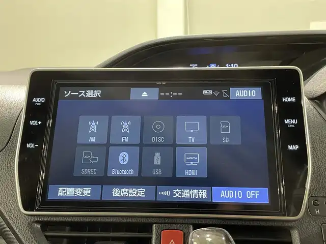 トヨタ ノア Si ダブルバイビーⅢ 愛知県 2021(令3)年 6.1万km ホワイトパールクリスタルシャイン 純正１０インチナビ/純正12インチフリップダウンモニター/両側パワースライドドア/プリクラッシュセーフティ/レーンディパーチャーアラート/クリアランスソナー/先行車発進告知/クルーズコントロール/ハーフレザーシート/バックカメラ/前後ドライブレコーダー/ビルトインＥＴＣ/ＵＳＢ＆HDMI入力端子/アクセサリーソケット/ＬＥＤヘッドライト/オートハイビーム/アイドリングストップ/ISOFIX/純正フロアマット/純正16インチアルミホイール