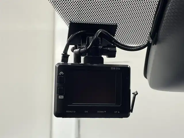 トヨタ ノア Si ダブルバイビーⅢ 愛知県 2021(令3)年 6.1万km ホワイトパールクリスタルシャイン 純正１０インチナビ/純正12インチフリップダウンモニター/両側パワースライドドア/プリクラッシュセーフティ/レーンディパーチャーアラート/クリアランスソナー/先行車発進告知/クルーズコントロール/ハーフレザーシート/バックカメラ/前後ドライブレコーダー/ビルトインＥＴＣ/ＵＳＢ＆HDMI入力端子/アクセサリーソケット/ＬＥＤヘッドライト/オートハイビーム/アイドリングストップ/ISOFIX/純正フロアマット/純正16インチアルミホイール