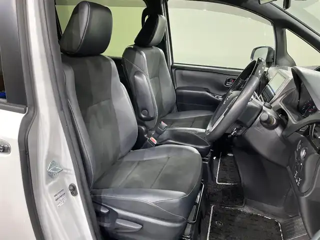 トヨタ ノア Si ダブルバイビーⅢ 愛知県 2021(令3)年 6.1万km ホワイトパールクリスタルシャイン 純正１０インチナビ/純正12インチフリップダウンモニター/両側パワースライドドア/プリクラッシュセーフティ/レーンディパーチャーアラート/クリアランスソナー/先行車発進告知/クルーズコントロール/ハーフレザーシート/バックカメラ/前後ドライブレコーダー/ビルトインＥＴＣ/ＵＳＢ＆HDMI入力端子/アクセサリーソケット/ＬＥＤヘッドライト/オートハイビーム/アイドリングストップ/ISOFIX/純正フロアマット/純正16インチアルミホイール