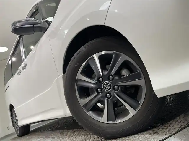 トヨタ ノア Si ダブルバイビーⅢ 愛知県 2021(令3)年 6.1万km ホワイトパールクリスタルシャイン 純正１０インチナビ/純正12インチフリップダウンモニター/両側パワースライドドア/プリクラッシュセーフティ/レーンディパーチャーアラート/クリアランスソナー/先行車発進告知/クルーズコントロール/ハーフレザーシート/バックカメラ/前後ドライブレコーダー/ビルトインＥＴＣ/ＵＳＢ＆HDMI入力端子/アクセサリーソケット/ＬＥＤヘッドライト/オートハイビーム/アイドリングストップ/ISOFIX/純正フロアマット/純正16インチアルミホイール