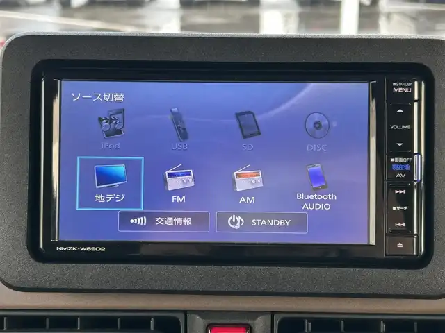 ダイハツ ムーヴ キャンバス セオリー G 岡山県 2022(令4)年 1.7万km サンドベージュメタリック 登録時走行距離16795km/社外ナビ/フルセグTV(AM/FM/CD/DVD/Bluetooth)/パノラマモニター/両側パワースライドドア/衝突回避支援ブレーキ機能/横滑り防止装置/コーナーセンサー/アイドリングストップ/電動パーキングブレーキ/オートブレーキホールド機能/オートライト/D/N席シートヒーター/プッシュスタート/スマートキー×2/純正フロアマット