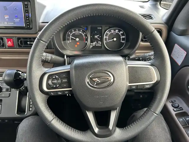 ダイハツ ムーヴ キャンバス セオリー G 岡山県 2022(令4)年 1.7万km サンドベージュメタリック 登録時走行距離16795km/社外ナビ/フルセグTV(AM/FM/CD/DVD/Bluetooth)/パノラマモニター/両側パワースライドドア/衝突回避支援ブレーキ機能/横滑り防止装置/コーナーセンサー/アイドリングストップ/電動パーキングブレーキ/オートブレーキホールド機能/オートライト/D/N席シートヒーター/プッシュスタート/スマートキー×2/純正フロアマット