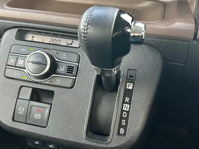 ダイハツ ムーヴ キャンバス セオリー G 岡山県 2022(令4)年 1.7万km サンドベージュメタリック 登録時走行距離16795km/社外ナビ/フルセグTV(AM/FM/CD/DVD/Bluetooth)/パノラマモニター/両側パワースライドドア/衝突回避支援ブレーキ機能/横滑り防止装置/コーナーセンサー/アイドリングストップ/電動パーキングブレーキ/オートブレーキホールド機能/オートライト/D/N席シートヒーター/プッシュスタート/スマートキー×2/純正フロアマット