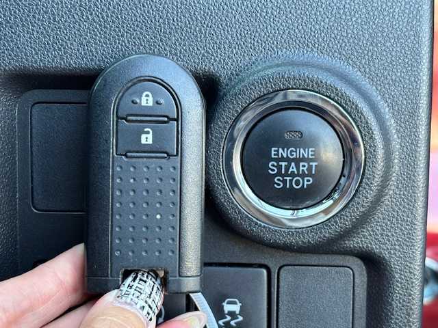 トヨタ パッソ モーダ　S 宮城県 2018(平30)年 6.7万km ファイアークォーツレッドM 登録時走行距離66129km/SDナビ/フルセグ/Bluetooth/CD/DVD/FM/AM/アイドリングストップ/横滑り防止/ETC/オートライト/プッシュスタート/スマートキー/LEDライト/純正アルミホイール/ドアバイザー/コーナーセンサー/純正フロアマット