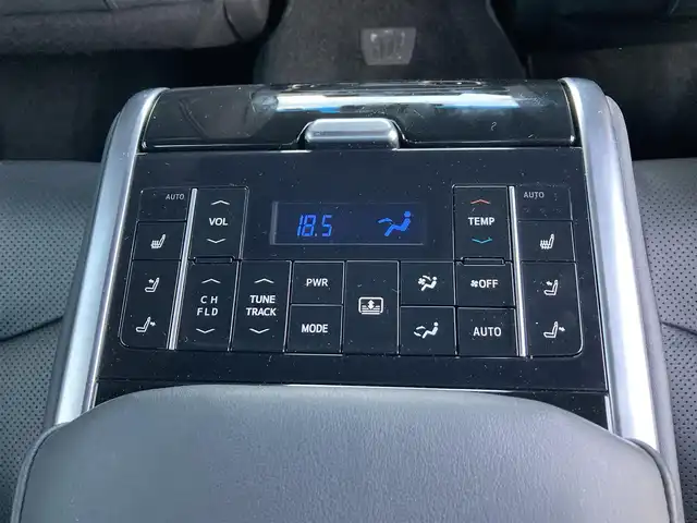 トヨタ クラウン ハイブリッド G－エグゼクティブ Four 岩手県 2021(令3)年 9.1万km ブラック 4WD/純正12.3型ナビ/フルセグTV/バックモニター/ビルトインETC2.0/レーダークルーズコントロール/クリアランスソナー/セーフティセンス/・衝突被害軽減ブレーキ/・車線逸脱防止支援システム/・アダプティブハイビーム/・交通標識認識機能/・ドライバー異常時対応システム/ブラインドスポットモニター/デジタルインナーミラー/3眼LEDヘッドランプ/革巻きステアリング/ブラック革シート/パワーシート/シートヒーター/前席シートベンチレーション/運転席ポジションメモリー/純正18インチアルミホイール/スマートキー/プッシュエンジンスタート/禁煙車