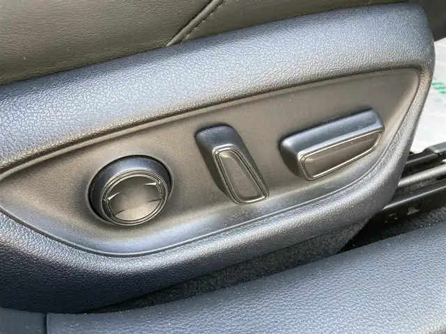 トヨタ クラウン ハイブリッド G－エグゼクティブ Four 岩手県 2021(令3)年 9.1万km ブラック 4WD/純正12.3型ナビ/フルセグTV/バックモニター/ビルトインETC2.0/レーダークルーズコントロール/クリアランスソナー/セーフティセンス/・衝突被害軽減ブレーキ/・車線逸脱防止支援システム/・アダプティブハイビーム/・交通標識認識機能/・ドライバー異常時対応システム/ブラインドスポットモニター/デジタルインナーミラー/3眼LEDヘッドランプ/革巻きステアリング/ブラック革シート/パワーシート/シートヒーター/前席シートベンチレーション/運転席ポジションメモリー/純正18インチアルミホイール/スマートキー/プッシュエンジンスタート/禁煙車