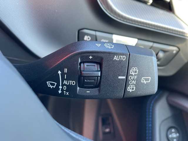 ＢＭＷ ＢＭＷ １１８ｉ Mスポーツ 青森県 2023(令5)年 0.9万km アルピンホワイトⅢ 純正10.25インチワイドディスプレイHDDナビ/Bluetooth・Applecarplay・USB/バックカメラ/合皮コンビシート/前席パワーシート/パワーバックドア/ドライビングアシスト/衝突軽減ブレーキ/追従クルーズコントロール/レーンディパーチャーウォーニング/パーキングアシスト/前後パークディスタンスコントロール/ワイヤレスチャージング/ルームミラー型ETC2.0/LEDヘッドライト/LEDフォグランプ/純正18インチアルミホイール