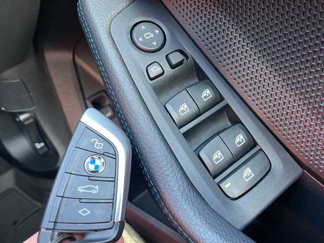 ＢＭＷ ＢＭＷ １１８ｉ Mスポーツ 青森県 2023(令5)年 0.9万km アルピンホワイトⅢ 純正10.25インチワイドディスプレイHDDナビ/Bluetooth・Applecarplay・USB/バックカメラ/合皮コンビシート/前席パワーシート/パワーバックドア/ドライビングアシスト/衝突軽減ブレーキ/追従クルーズコントロール/レーンディパーチャーウォーニング/パーキングアシスト/前後パークディスタンスコントロール/ワイヤレスチャージング/ルームミラー型ETC2.0/LEDヘッドライト/LEDフォグランプ/純正18インチアルミホイール