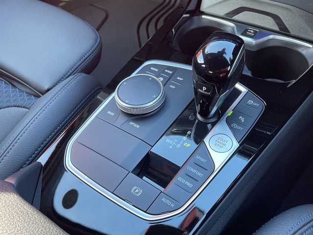 ＢＭＷ ＢＭＷ １１８ｉ Mスポーツ 青森県 2023(令5)年 0.9万km アルピンホワイトⅢ 純正10.25インチワイドディスプレイHDDナビ/Bluetooth・Applecarplay・USB/バックカメラ/合皮コンビシート/前席パワーシート/パワーバックドア/ドライビングアシスト/衝突軽減ブレーキ/追従クルーズコントロール/レーンディパーチャーウォーニング/パーキングアシスト/前後パークディスタンスコントロール/ワイヤレスチャージング/ルームミラー型ETC2.0/LEDヘッドライト/LEDフォグランプ/純正18インチアルミホイール