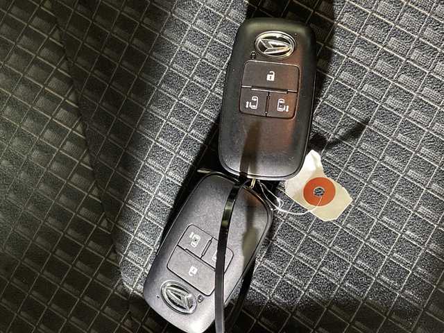 ダイハツ タント カスタム X セレクション 沖縄県 2020(令2)年 4万km ブラックマイカメタリック/ファイアークォーツレッドメタリック 2トーン 県外仕入れ/禁煙車/純正ナビ/・ＣＤ／ＤＶＤ/・Ｂｌｕｅｔｏｏｔｈ／フルセグＴＶ/ビルトインＥＴＣ/バックカメラ/全方位カメラ/両側パワースライド/シートヒーター/ステアリングスイッチ/純正１４インチアルミ/スマートアシスト/取扱説明書