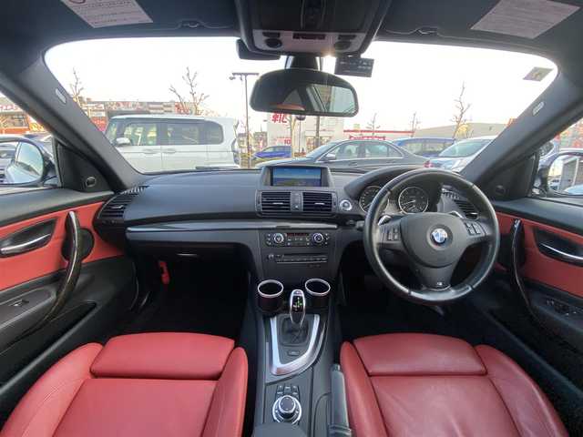 ＢＭＷ １３５ｉ クーペ 福岡県 2012(平24)年 4.3万km 白 ・サンルーフ/・純正HDDナビ/USB/CD/DVD/AUX/・シートヒーター/・社外ドライブレコーダー/・ETC/・純正19AW/・プッシュスタート/・スマートキー/・スペアキー/・パワーシート