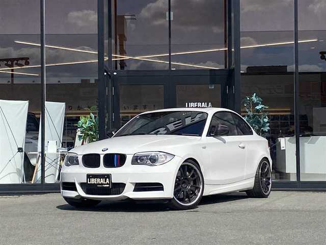 ＢＭＷ １３５ｉ クーペ 福岡県 2012(平24)年 4.3万km 白 ・サンルーフ/・純正HDDナビ/USB/CD/DVD/AUX/・シートヒーター/・社外ドライブレコーダー/・ETC/・純正19AW/・プッシュスタート/・スマートキー/・スペアキー/・パワーシート