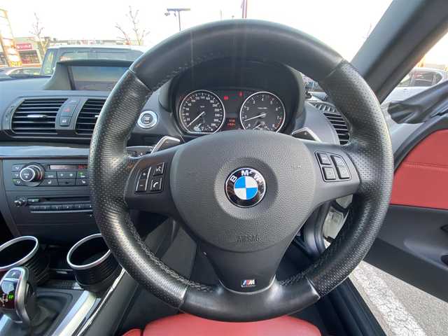 ＢＭＷ １３５ｉ クーペ 福岡県 2012(平24)年 4.3万km 白 ・サンルーフ/・純正HDDナビ/USB/CD/DVD/AUX/・シートヒーター/・社外ドライブレコーダー/・ETC/・純正19AW/・プッシュスタート/・スマートキー/・スペアキー/・パワーシート