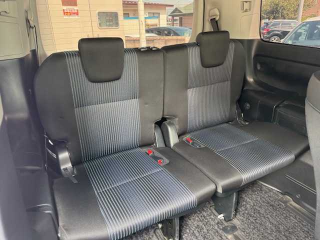 トヨタ ヴォクシー ZS 道東・釧路十勝 2014(平26)年 7.6万km ホワイトパールクリスタルシャイン 4WD/7人乗り/寒冷地仕様/純正9インチメモリーナビ/  (DVD/CD/フルセグTV/Bluetooth)/バックカメラ/純正フリップダウンモニター/両側パワースライドドア/LEDヘッドライト/フォグライト/革巻きステアリング/ステアリングリモコン/アイドリングストップ/ドライブレコーダー/ウィンカーミラー/電動格納ミラー/フロントワイパーデアイサー/ビルトインETC/運転席シートリフター/純正ドアバイザー/純正フロアマット/純正キーレス一体型エンジンスターター/ディーラー記録簿 R1/2/3/4/5/スマートキー/エンジンプッシュスタート/スペアキー/取扱説明書/保証書/ナビ取説/純正16インチアルミホイール