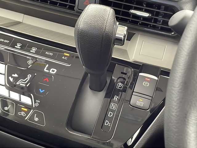 三菱 デリカミニ T プレミアム 千葉県 2025(令7)年 0.1万km未満 緑 9型ディスプレイオーディオ/CHAMONIXパッケージ/4WD/マルチアラウンドモニター/デジタルインナーミラー/衝突被害軽減ブレーキシステム /車線逸脱警報システム /オートマチックハイビーム /オートスライドドア/両側パワースライドドア/ハーフレザーシート/前席シートヒータ/ステアリングヒーター/革巻ステアリング/ステアリングスイッチ/LEDヘッドライト/プッシュスタート/スマートキー/純正15inAW