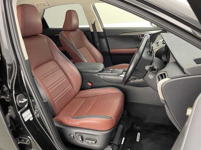 レクサス ＮＸ 300h Iパッケージ 愛知県 2015(平27)年 8.7万km グラファイトブラックガラスフレーク 純正ナビ　フルセグＴＶ　Ｂｌｕｅｔｏｏｔｈ　赤ｘ黒合皮コンビシート　全方位カメラ　シートヒーター　ステアリングヒーター　電動リアゲート　衝突軽減　追従クルコン　ＢＳＭ　コーナーセンサー　三眼ＬＥＤヘッドライト　オートライト　フォグランプ　禁煙車
