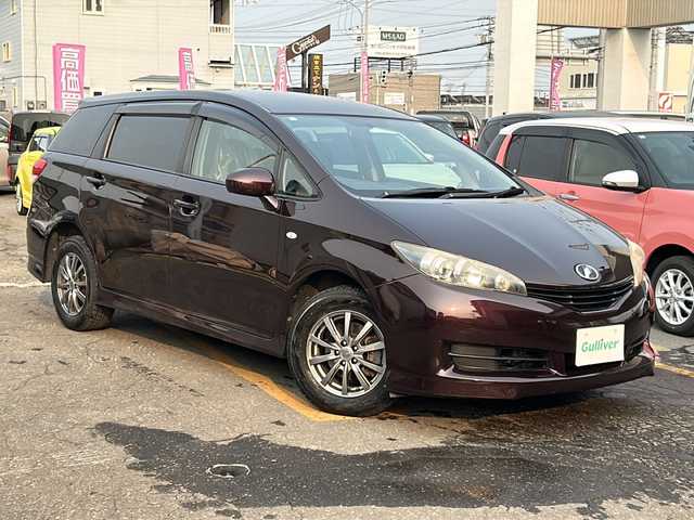 トヨタ ウィッシュ 1．8X HIDセレクション 道東・釧路十勝 2010(平22)年 9.6万km ブラキッシュレッドマイカ 4WD/純正SDナビ NSCN-W60/（CD/ラジオ/ワンセグTV/AUX）/バックカメラ/社外エンジンスターター/社外AW夏タイヤ積載（2020年　溝4）/3列シート/革巻きステアリング/センターデフロック/横滑り防止装置/盗難防止装置/オートライト/電動格納ミラー/ドアバイザー/純正フロアマット/取扱説明書/記録簿（R3、5年）/スペアキー1本