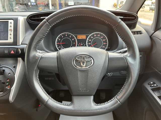 トヨタ ウィッシュ 1．8X HIDセレクション 道東・釧路十勝 2010(平22)年 9.6万km ブラキッシュレッドマイカ 4WD/純正SDナビ NSCN-W60/（CD/ラジオ/ワンセグTV/AUX）/バックカメラ/社外エンジンスターター/社外AW夏タイヤ積載（2020年　溝4）/3列シート/革巻きステアリング/センターデフロック/横滑り防止装置/盗難防止装置/オートライト/電動格納ミラー/ドアバイザー/純正フロアマット/取扱説明書/記録簿（R3、5年）/スペアキー1本