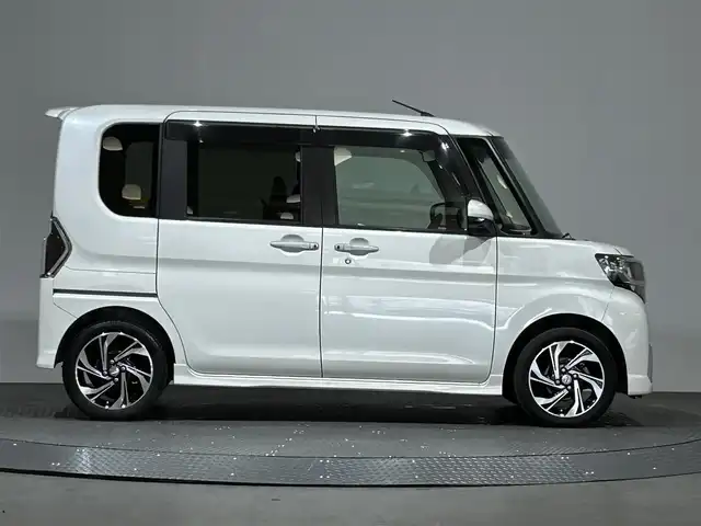 ダイハツ タント カスタム RS トップED SA Ⅲ 愛媛県 2019(令1)年 4.5万km パールホワイトⅢ ワンオーナー/ターボ/純正ナビ(NSZP-W69D)/(フルセグ/CD/DVD/BT)/全方位カメラ/両側パワースライドドア/スマートアシストIII/・衝突被害軽減ブレーキ/・車線逸脱警報/・誤発進抑制機能/・先行車発進告知/・対人/対車衝突警報機能/・オートマチックハイビーム/アイドリングストップ/D席シートヒーター/純正15インチアルミホイール/純正フロアマット/ドアバイザー/ステアリングリモコン/プッシュスタート/スマートキー×2/保証書/取扱説明書