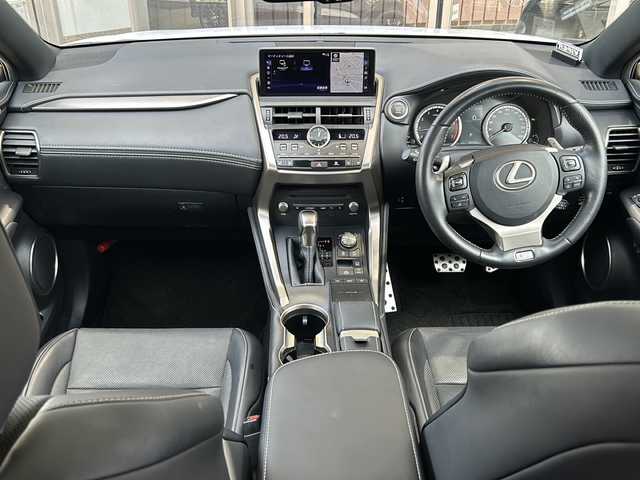 レクサス ＮＸ 300 Fスポーツ 静岡県 2019(令1)年 9.5万km ホワイトノーヴァガラスフレーク 【主要装備】/純正ナビ　/ＥＴＣ　/バックカメラ　/サンルーフ　/Ｂｌｕｅｔｏｏｔｈ　/ＬＥＤオートライト　/電動リアゲート　/置くだけ充電　/ドラレコ　/革シート　/シートヒーター　/エアシート　/フロアマット　/レーダークルーズコントロール/レーンキープアシスト/前後コーナーセンサー