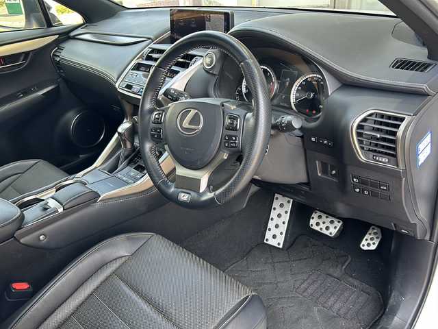レクサス ＮＸ 300 Fスポーツ 静岡県 2019(令1)年 9.5万km ホワイトノーヴァガラスフレーク 【主要装備】/純正ナビ　/ＥＴＣ　/バックカメラ　/サンルーフ　/Ｂｌｕｅｔｏｏｔｈ　/ＬＥＤオートライト　/電動リアゲート　/置くだけ充電　/ドラレコ　/革シート　/シートヒーター　/エアシート　/フロアマット　/レーダークルーズコントロール/レーンキープアシスト/前後コーナーセンサー