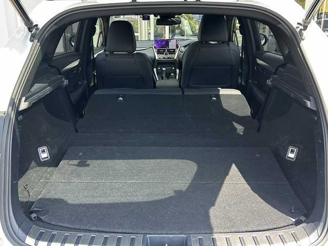レクサス ＮＸ 300 Fスポーツ 静岡県 2019(令1)年 9.5万km ホワイトノーヴァガラスフレーク 【主要装備】/純正ナビ　/ＥＴＣ　/バックカメラ　/サンルーフ　/Ｂｌｕｅｔｏｏｔｈ　/ＬＥＤオートライト　/電動リアゲート　/置くだけ充電　/ドラレコ　/革シート　/シートヒーター　/エアシート　/フロアマット　/レーダークルーズコントロール/レーンキープアシスト/前後コーナーセンサー