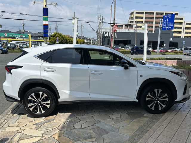 レクサス ＮＸ 300 Fスポーツ 静岡県 2019(令1)年 9.5万km ホワイトノーヴァガラスフレーク 【主要装備】/純正ナビ　/ＥＴＣ　/バックカメラ　/サンルーフ　/Ｂｌｕｅｔｏｏｔｈ　/ＬＥＤオートライト　/電動リアゲート　/置くだけ充電　/ドラレコ　/革シート　/シートヒーター　/エアシート　/フロアマット　/レーダークルーズコントロール/レーンキープアシスト/前後コーナーセンサー