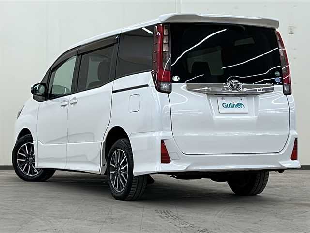 トヨタ ノア Si 道央・札幌 2014(平26)年 8.2万km ホワイトパールクリスタルシャイン /4WD//寒冷地仕様//ワンオーナー//ETC//純正AWサマータイヤ//社外AWスタッドレスタイヤ付き//純正フロアマット//純正メモリナビ　NSZT－W64//純正フルセグテレビ//純正フリップダウンモニター//バックカメラ//アイドリングストップ//ドアバイザー//プッシュスタート//片側パワースライドドア//フォグライト//横滑り防止装置