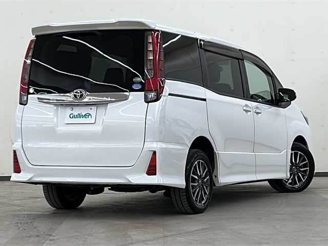 トヨタ ノア Si 道央・札幌 2014(平26)年 8.2万km ホワイトパールクリスタルシャイン /4WD//寒冷地仕様//ワンオーナー//ETC//純正AWサマータイヤ//社外AWスタッドレスタイヤ付き//純正フロアマット//純正メモリナビ　NSZT－W64//純正フルセグテレビ//純正フリップダウンモニター//バックカメラ//アイドリングストップ//ドアバイザー//プッシュスタート//片側パワースライドドア//フォグライト//横滑り防止装置