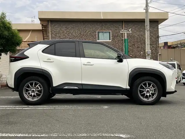トヨタ ヤリスクロス ハイブリッド Z 静岡県 2021(令3)年 3.2万km ブラックマイカ/ホワイトパールクリスタルシャイン 2トーン エンジンスタートストップ/パワーステアリング/パワーウィンドウ/アイドリングストップ/オートエアコン/スマートキー/クルーズコントロール/ETC/USB入力端子/全方位カメラ/純正ナビ（BT.フルセグ）/ドライブレコーダー前後/電動リアゲート/純正フロアマット/D席パワーシート/D席N席シートヒーター/社外アルミホイール/ABS/横滑り防止装置/コーナーセンサー前後/レーンキープアシスト/オートライト/オートマチックハイビーム/LEDライト/W+サイドエアバック/衝突軽減システム/ステアリングヒーター