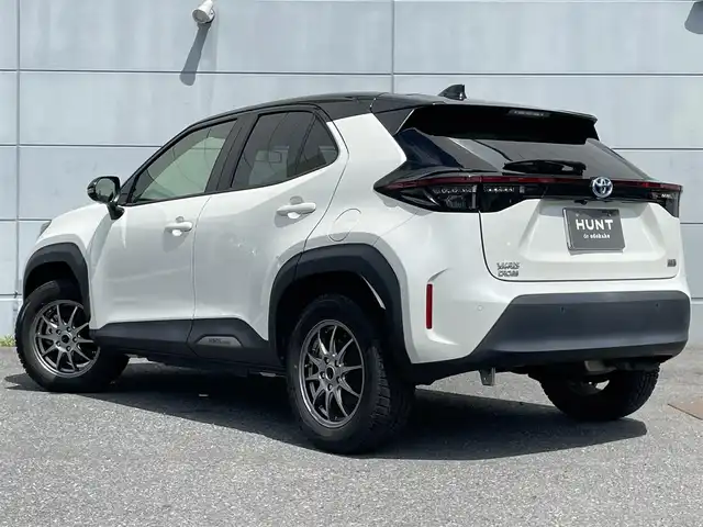 トヨタ ヤリスクロス ハイブリッド Z 千葉県 2021(令3)年 3.2万km ブラックマイカ/ホワイトパールクリスタルシャイン 2トーン エンジンスタートストップ/パワーステアリング/パワーウィンドウ/アイドリングストップ/オートエアコン/スマートキー/クルーズコントロール/ETC/USB入力端子/全方位カメラ/純正ナビ（BT.フルセグ）/ドライブレコーダー前後/電動リアゲート/純正フロアマット/D席パワーシート/D席N席シートヒーター/社外アルミホイール/ABS/横滑り防止装置/コーナーセンサー前後/レーンキープアシスト/オートライト/オートマチックハイビーム/LEDライト/W+サイドエアバック/衝突軽減システム/ステアリングヒーター