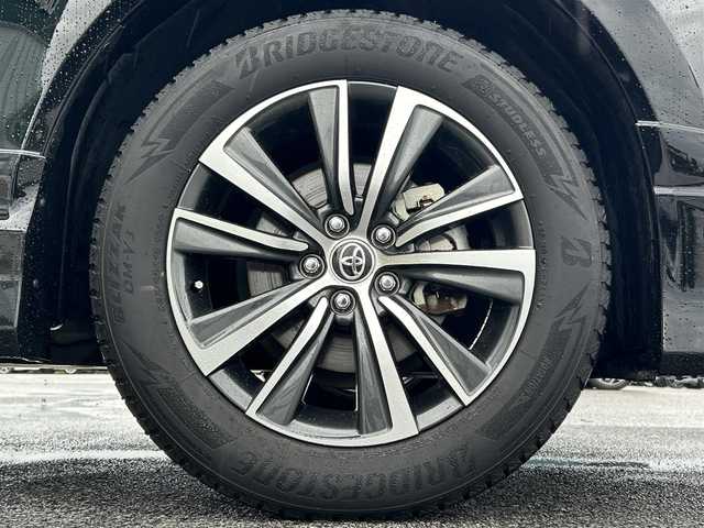 トヨタ ハリアー G 滋賀県 2023(令5)年 4.6万km ブラック ガソリン/2WD(FF)/CVT/モデリスタエアロ/社外テールレンズ/８インチディスプレイオーディオ/(FM/AM/フルセグ/Bluetooth)/バックカメラ/ETC2.0/デジタルインナーミラー(録画機能付き)/積込夏タイヤ(ホイール無し)/ＴｏｙｏｔａＳａｆｅｔｙＳｅｎｓｅ/・プリクラッシュブレーキアシスト	/・パーキングサポートブレーキ/・ブラインドスポットモニター/・レーンキープアシスト/・レーダークルーズコントロール/・標識検知機能	/電動格納ミラー/電動リアゲート/電動パーキング/ブレーキホールド/革巻きステアリング/ステアリングスイッチ/オートライト/LEDヘッドライト/フロントフォグ/オートマチックハイビーム/フルオートエアコン/プッシュスタート/スマートキー/純正フロアマット/ドアバイザー/USB端子/ドライブモードセレクト/ドリンクホルダー付き