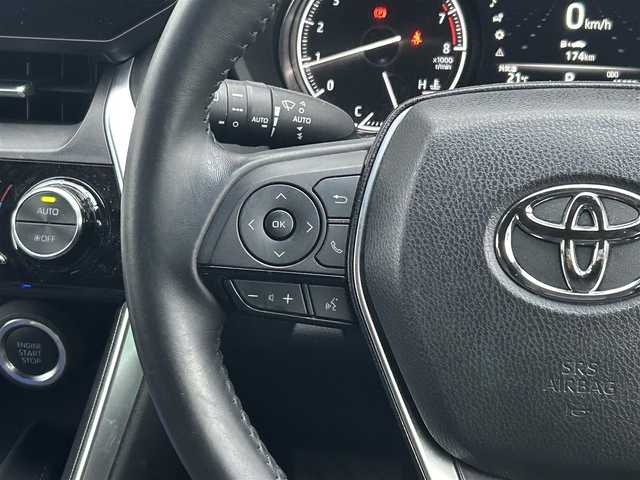 トヨタ ハリアー G 滋賀県 2023(令5)年 4.6万km ブラック ガソリン/2WD(FF)/CVT/モデリスタエアロ/社外テールレンズ/８インチディスプレイオーディオ/(FM/AM/フルセグ/Bluetooth)/バックカメラ/ETC2.0/デジタルインナーミラー(録画機能付き)/積込夏タイヤ(ホイール無し)/ＴｏｙｏｔａＳａｆｅｔｙＳｅｎｓｅ/・プリクラッシュブレーキアシスト	/・パーキングサポートブレーキ/・ブラインドスポットモニター/・レーンキープアシスト/・レーダークルーズコントロール/・標識検知機能	/電動格納ミラー/電動リアゲート/電動パーキング/ブレーキホールド/革巻きステアリング/ステアリングスイッチ/オートライト/LEDヘッドライト/フロントフォグ/オートマチックハイビーム/フルオートエアコン/プッシュスタート/スマートキー/純正フロアマット/ドアバイザー/USB端子/ドライブモードセレクト/ドリンクホルダー付き