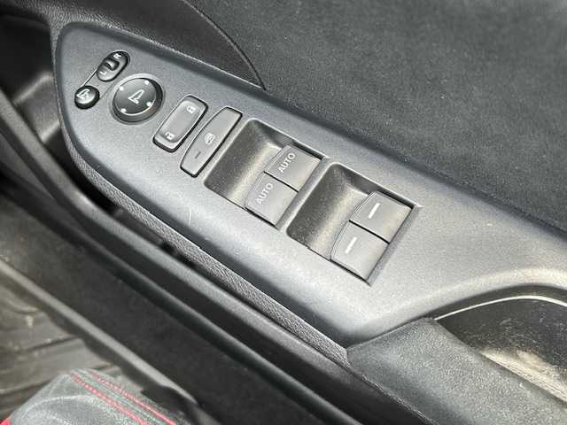 ホンダ シビック タイプR 茨城県 2017(平29)年 6万km チャンピオンシップホワイト 純正ナビ　/-BT/CD/フルセグTV/純正フルエアロパーツ　/ＥＴＣ　/クルーズコントロール　/バックカメラ　/ドライブレコーダー　/社外ＡＷ　/コーナーセンサー後方　/カーテンエアバック　/アイドリングストップ　/ＬＥＤライト　/ローダウン