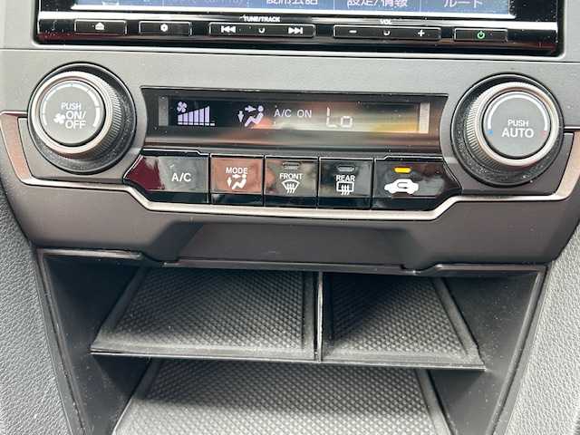 ホンダ シビック タイプR 茨城県 2017(平29)年 6万km チャンピオンシップホワイト 純正ナビ　/-BT/CD/フルセグTV/純正フルエアロパーツ　/ＥＴＣ　/クルーズコントロール　/バックカメラ　/ドライブレコーダー　/社外ＡＷ　/コーナーセンサー後方　/カーテンエアバック　/アイドリングストップ　/ＬＥＤライト　/ローダウン