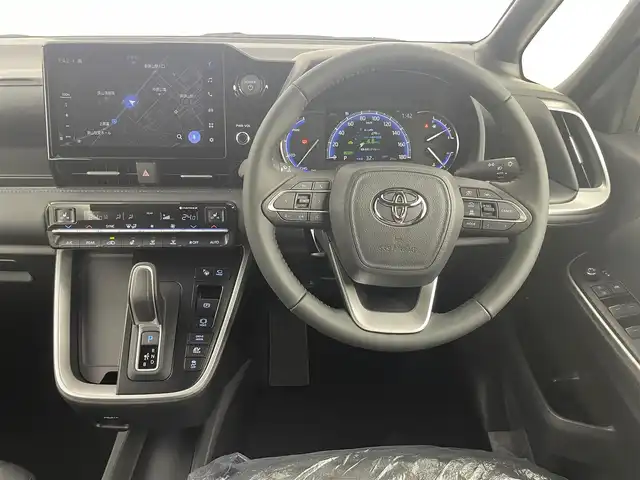 トヨタ ヴォクシー ハイブリッド S－Z 埼玉県 2025(令7)年 0.1万km未満 アティチュードブラックマイカ 純正10.5インチディスプレイオーディオ（Bluetooth/CD/DVD/AM/FM）/フルセグTV/トヨタチームメイト/快適利便パッケージhigh/アラウンドビューモニター/レーダークルーズコントロール/プリクラッシュセーフティ/横滑り防止装置/レーンキープアシスト/盗難防止装置/前後コーナーセンサー/LEDヘッドライト/ETC2.0/両側パワースライドドア/スマートキー
