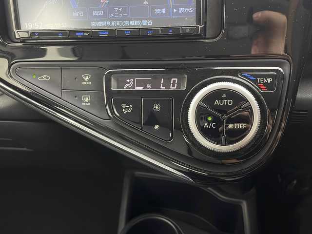 トヨタ アクア L 宮城県 2019(令1)年 3.2万km スーパーホワイトⅡ 社外SDナビ /トヨタセーフティーセンス /ETC /バックカメラ /リモコンキー /スペアキー /AAC /純正フロアマット /iPod /AUX /レーンキープアシスト /USB入力端子/YOKOHAMAタイヤ２０２１年製