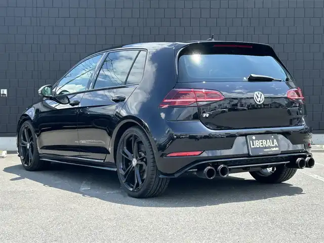 フォルクスワーゲン ゴルフ Ｒ 埼玉県 2017(平29)年 5万km ディープブラックパールエフェクト Ｒ専用黒革シート/純正メモリーナビ/(Bluetooth/USB/フルセグ)/バックカメラ/アダプティブクルーズコントロール/レムスストリートレースマフラー/バーチャルコックピット/ＴＣＲ１９インチアルミホイール/ブラインドスポットモニター