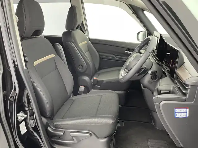 日産 セレナ ハイウェイスター V 富山県 2023(令5)年 2万km ダイヤモンドブラック 社外ナビ（AM/FM/CD/USB/BT）/フルセグTV/アラウンドビューモニター/両側パワースライドドア/衝突被害軽減ブレーキ/アダプティブクルーズコントロール/レーンキープアシスト/オートマチックハイビーム/LEDヘッドライト/コーナーセンサー/ハーフレザーシート/ETC/デジタルインナーミラー/パドルシフト/電動パーキングブレーキ/オートブレーキホールド/スマートキー/社外フロアマット/社外１６インチAW