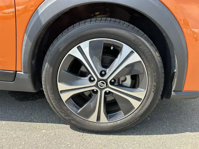 日産 キックス X ツートーンインテリアED 静岡県 2022(令4)年 3.2万km プレミアムホライズンオレンジ/ピュアブラック 2トーン エマージェンシーブレーキ/プロパイロット/純正９型ＳＤナビ/フルセグＴＶ/ＤＶＤ再生/全周囲カメラ/ドラレコ/ＥＴＣ/合皮シート/シートヒーター/ルーフレール/純正フロアマット/ＬＥＤヘッドライト/純正１７ＡＷ