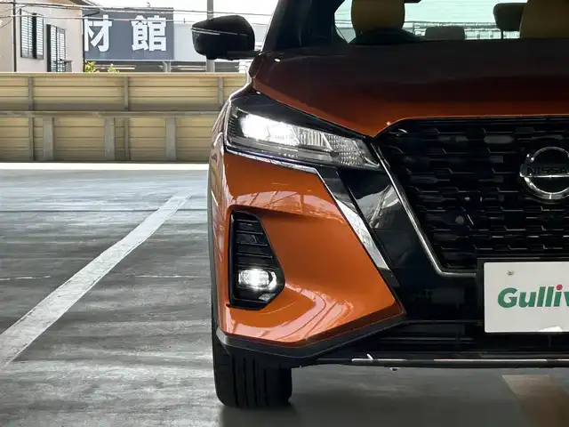 日産 キックス X ツートーンインテリアED 静岡県 2022(令4)年 3.2万km プレミアムホライズンオレンジ/ピュアブラック 2トーン エマージェンシーブレーキ/プロパイロット/純正９型ＳＤナビ/フルセグＴＶ/ＤＶＤ再生/全周囲カメラ/ドラレコ/ＥＴＣ/合皮シート/シートヒーター/ルーフレール/純正フロアマット/ＬＥＤヘッドライト/純正１７ＡＷ