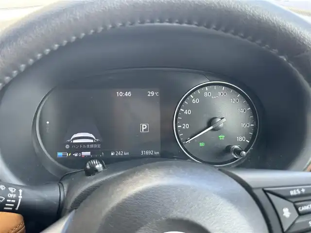 日産 キックス X ツートーンインテリアED 静岡県 2022(令4)年 3.2万km プレミアムホライズンオレンジ/ピュアブラック 2トーン エマージェンシーブレーキ/プロパイロット/純正９型ＳＤナビ/フルセグＴＶ/ＤＶＤ再生/全周囲カメラ/ドラレコ/ＥＴＣ/合皮シート/シートヒーター/ルーフレール/純正フロアマット/ＬＥＤヘッドライト/純正１７ＡＷ