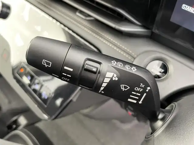 日産 セレナ e－パワー ハイウェイスター V 富山県 2025(令7)年 0.1千km 白Ⅱ 純正12.3型ナビ（AM/FM/BT/USB/HDMI/フルセグ）/全方位カメラ/純正後席モニター/ETC/両側パワースライドドア/デジタルインナーミラー/オートホールド付電子パーキング/ブラインドスポットモニター/衝突被害軽減システム/レーダークルーズコントロール/レーンキープアシスト/コーナーセンサー/横滑り防止装置/アイドリングストップ/純正アルミホイール/オートLEDライト/オートマチックハイビーム/革巻きステアリング/ステアリングスイッチ