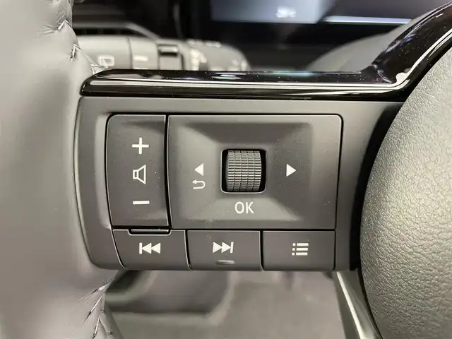日産 セレナ e－パワー ハイウェイスター V 富山県 2025(令7)年 0.1千km 白Ⅱ 純正12.3型ナビ（AM/FM/BT/USB/HDMI/フルセグ）/全方位カメラ/純正後席モニター/ETC/両側パワースライドドア/デジタルインナーミラー/オートホールド付電子パーキング/ブラインドスポットモニター/衝突被害軽減システム/レーダークルーズコントロール/レーンキープアシスト/コーナーセンサー/横滑り防止装置/アイドリングストップ/純正アルミホイール/オートLEDライト/オートマチックハイビーム/革巻きステアリング/ステアリングスイッチ
