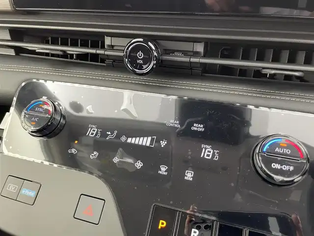 日産 セレナ e－パワー ハイウェイスター V 富山県 2025(令7)年 0.1千km 白Ⅱ 純正12.3型ナビ（AM/FM/BT/USB/HDMI/フルセグ）/全方位カメラ/純正後席モニター/ETC/両側パワースライドドア/デジタルインナーミラー/オートホールド付電子パーキング/ブラインドスポットモニター/衝突被害軽減システム/レーダークルーズコントロール/レーンキープアシスト/コーナーセンサー/横滑り防止装置/アイドリングストップ/純正アルミホイール/オートLEDライト/オートマチックハイビーム/革巻きステアリング/ステアリングスイッチ