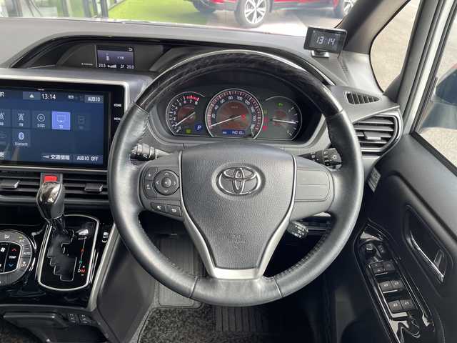 トヨタ エスクァイア Gi 愛知県 2019(平31)年 1.4万km シルバーM 純正10型ナビ/両側パワースライドドア/クルーズコントロール/シートヒーター/バックカメラ/コーナーセンサー/純正アルミホイール/ETC2.0/LEDヘッドライト/リアオートエアコン/レーンキープアシスト/オートマチックハイビーム/ドライブレコーダー/衝突軽減システム/フルセグ/CD DVD/Bluetooth/ステアリングスイッチ/スマートキー/プッシュスタート