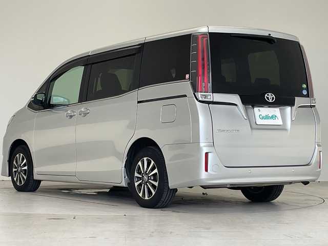 トヨタ エスクァイア Gi 愛知県 2019(平31)年 1.4万km シルバーM 純正10型ナビ/両側パワースライドドア/クルーズコントロール/シートヒーター/バックカメラ/コーナーセンサー/純正アルミホイール/ETC2.0/LEDヘッドライト/リアオートエアコン/レーンキープアシスト/オートマチックハイビーム/ドライブレコーダー/衝突軽減システム/フルセグ/CD DVD/Bluetooth/ステアリングスイッチ/スマートキー/プッシュスタート