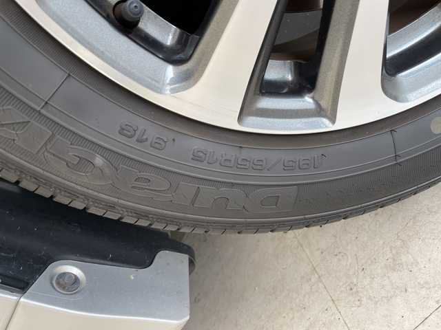 トヨタ エスクァイア Gi 愛知県 2019(平31)年 1.4万km シルバーM 純正10型ナビ/両側パワースライドドア/クルーズコントロール/シートヒーター/バックカメラ/コーナーセンサー/純正アルミホイール/ETC2.0/LEDヘッドライト/リアオートエアコン/レーンキープアシスト/オートマチックハイビーム/ドライブレコーダー/衝突軽減システム/フルセグ/CD DVD/Bluetooth/ステアリングスイッチ/スマートキー/プッシュスタート