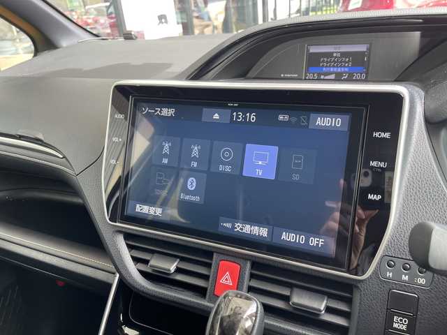 トヨタ エスクァイア Gi 愛知県 2019(平31)年 1.4万km シルバーM 純正10型ナビ/両側パワースライドドア/クルーズコントロール/シートヒーター/バックカメラ/コーナーセンサー/純正アルミホイール/ETC2.0/LEDヘッドライト/リアオートエアコン/レーンキープアシスト/オートマチックハイビーム/ドライブレコーダー/衝突軽減システム/フルセグ/CD DVD/Bluetooth/ステアリングスイッチ/スマートキー/プッシュスタート
