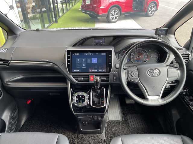 トヨタ エスクァイア Gi 愛知県 2019(平31)年 1.4万km シルバーM 純正10型ナビ/両側パワースライドドア/クルーズコントロール/シートヒーター/バックカメラ/コーナーセンサー/純正アルミホイール/ETC2.0/LEDヘッドライト/リアオートエアコン/レーンキープアシスト/オートマチックハイビーム/ドライブレコーダー/衝突軽減システム/フルセグ/CD DVD/Bluetooth/ステアリングスイッチ/スマートキー/プッシュスタート